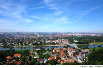 Fotolia  Schwebebahn e