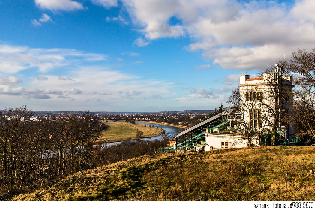 Fotolia  Schwebebahn