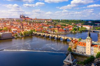 Altstadt von Prag mit Karlsbrücke und Hradschin