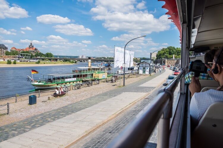 Große Stadtrundfahrt Hop on Hop off Tagesticket 22 Haltestellen - Bild 3