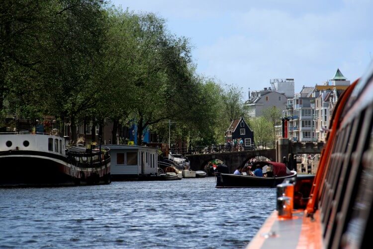 1-stündige Kanalrundfahrt - Grachtenfahrt per Boot durch Amsterdam - Bild 3