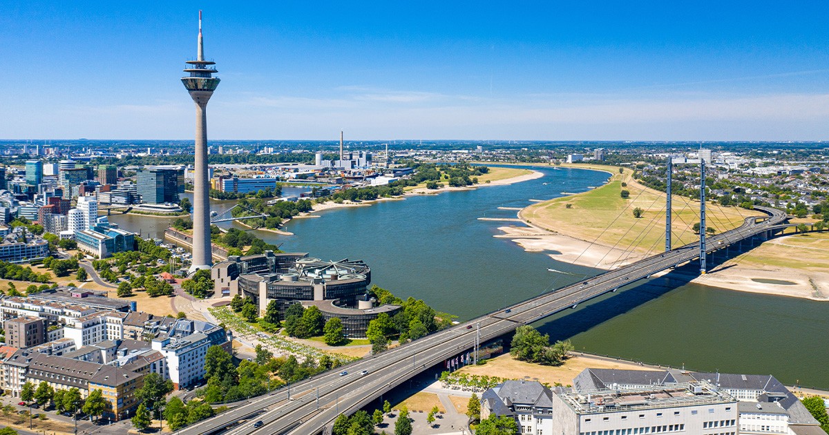 Düsseldorf per Schiff Panoramarundfahrt auf dem Rhein