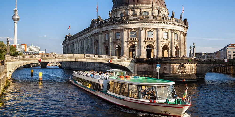 sightseeing tour berlin schiff