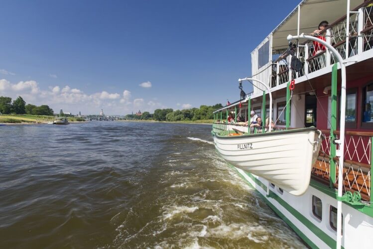 Stadtfahrt zu Wasser - Dresden vom Schiff aus - Bild 3