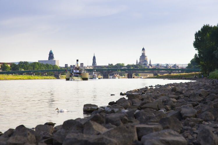 Stadtfahrt zu Wasser - Dresden vom Schiff aus - Bild 5