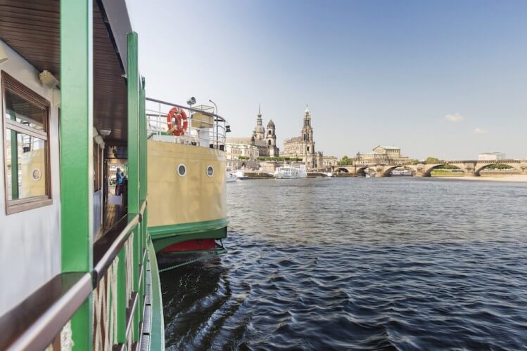 Stadtfahrt zu Wasser - Dresden vom Schiff aus - Bild 2